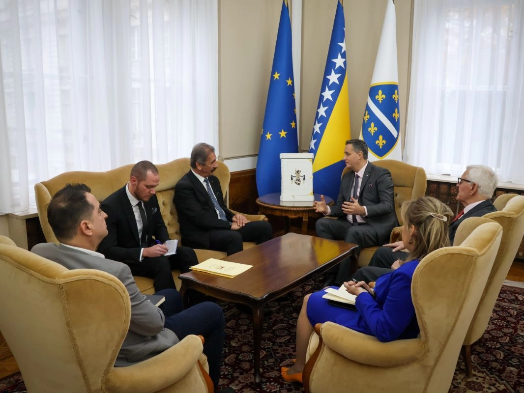 Bećirović s Namoorom: BiH opredijeljena za hitno zaustavljanje ubijanja civila u Gazi
